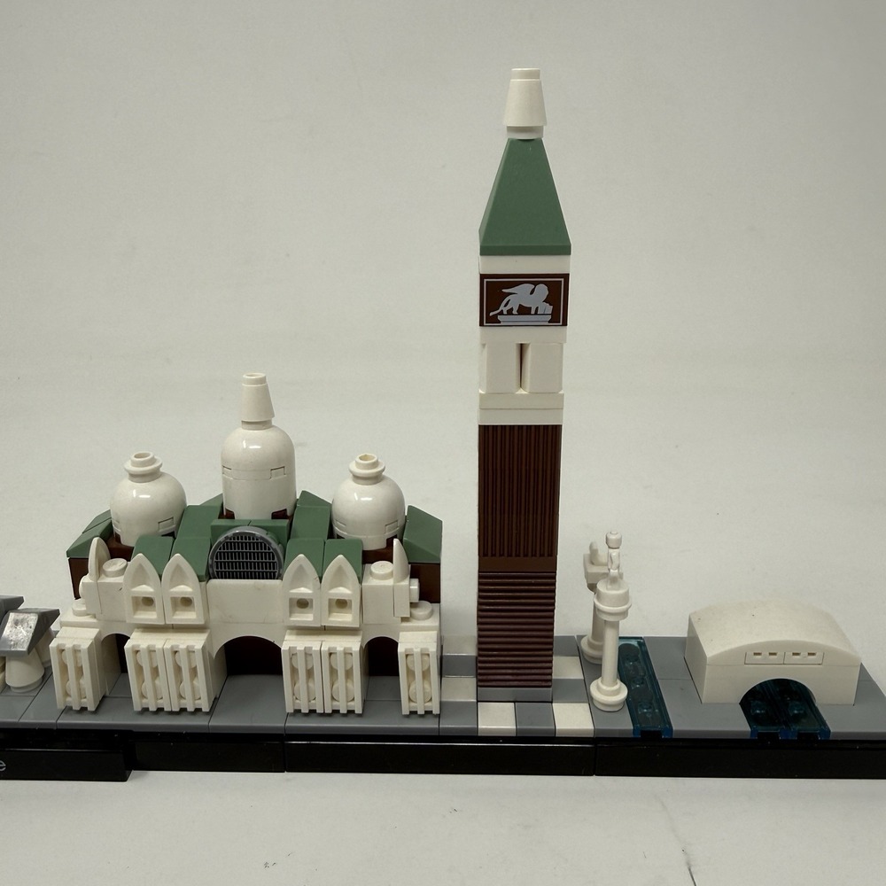 LEGO ARCHITECTURE: Venice (21026) 100% COMPLETE (NO BOX/MANUAL) - Picture 3 of 11